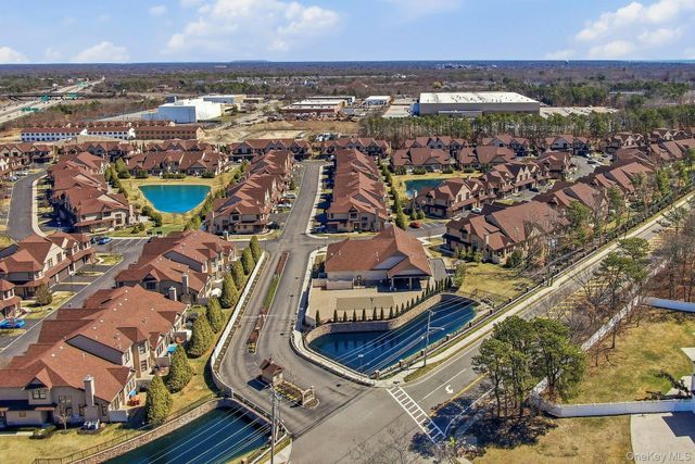 75 Jims Trail 75, Bayport, NY 11705