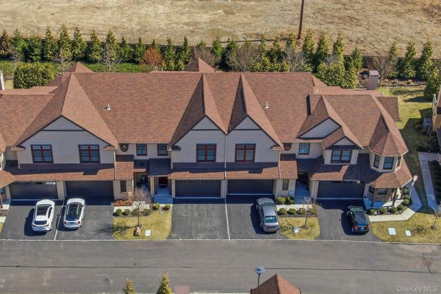 75 Jims Trail 75, Bayport, NY 11705