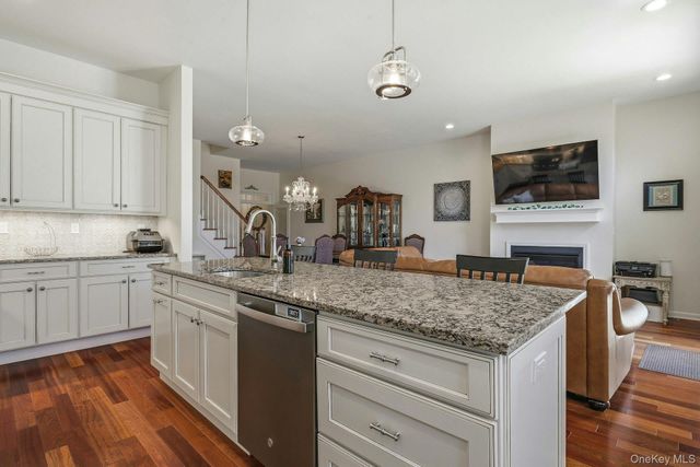 75 Jims Trail 75, Bayport, NY 11705