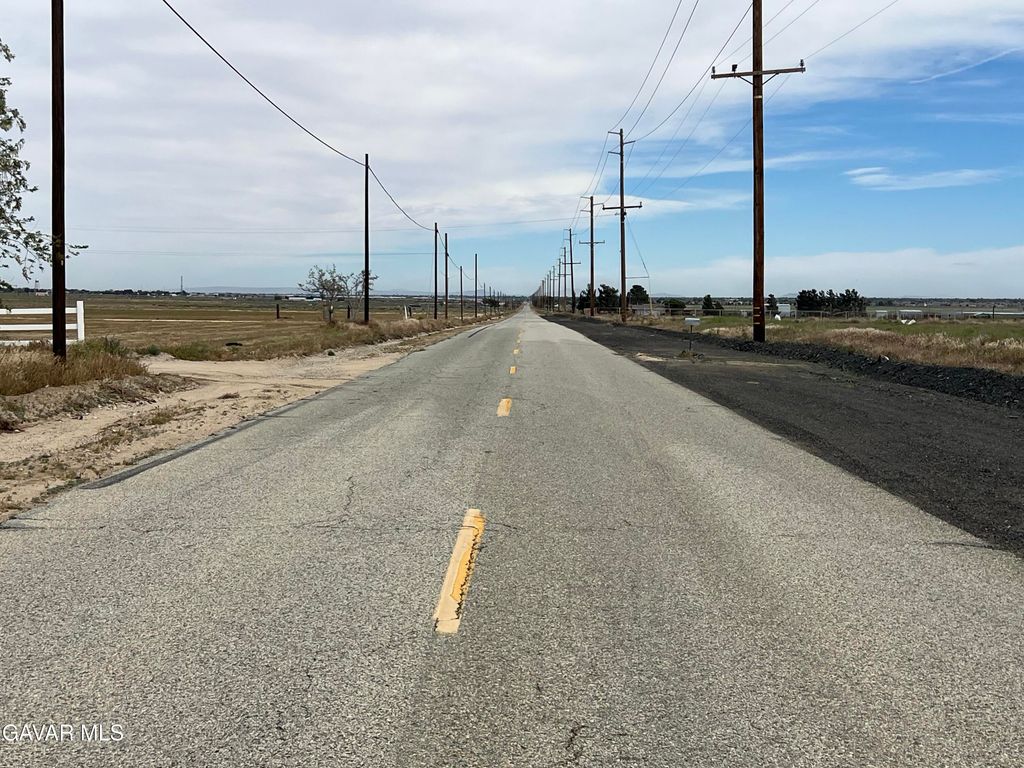 Ave J Pav Vic 85th Stw, Del Sur, CA 93536