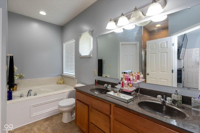 1322 Landsbrook Drive, Indianapolis, IN 46260