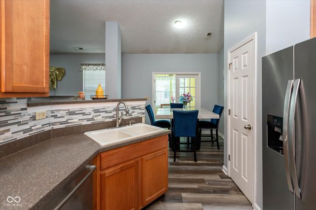 1322 Landsbrook Drive, Indianapolis, IN 46260