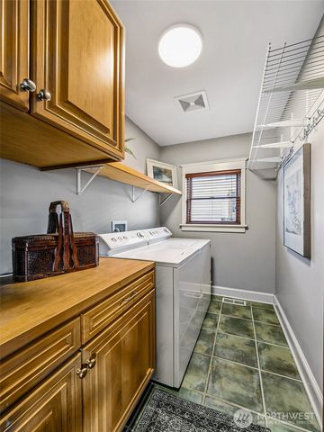 3532 Meridian Avenue N, Seattle, WA 98103