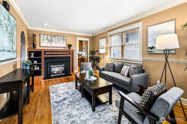 3532 Meridian Avenue N, Seattle, WA 98103