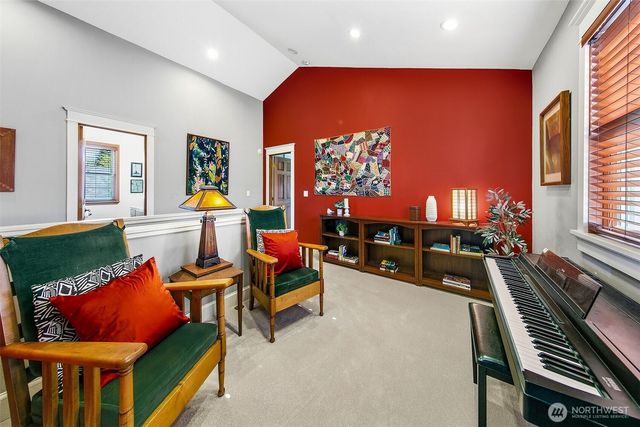 3532 Meridian Avenue N, Seattle, WA 98103