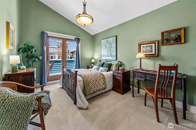 3532 Meridian Avenue N, Seattle, WA 98103