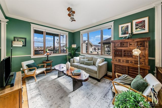 3532 Meridian Avenue N, Seattle, WA 98103