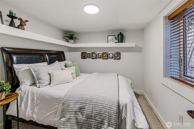 3532 Meridian Avenue N, Seattle, WA 98103