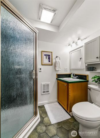 3532 Meridian Avenue N, Seattle, WA 98103