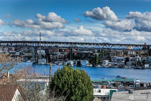 3532 Meridian Avenue N, Seattle, WA 98103