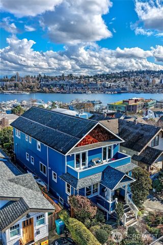 3532 Meridian Avenue N, Seattle, WA 98103