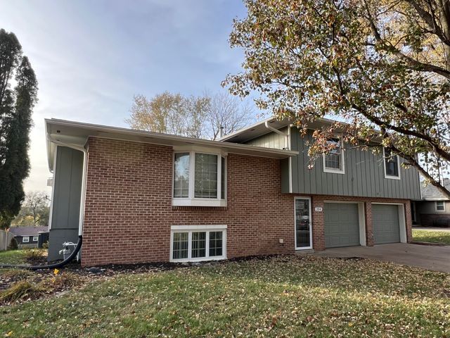 204 WILDWOOD Road, Council Bluffs, IA 51503