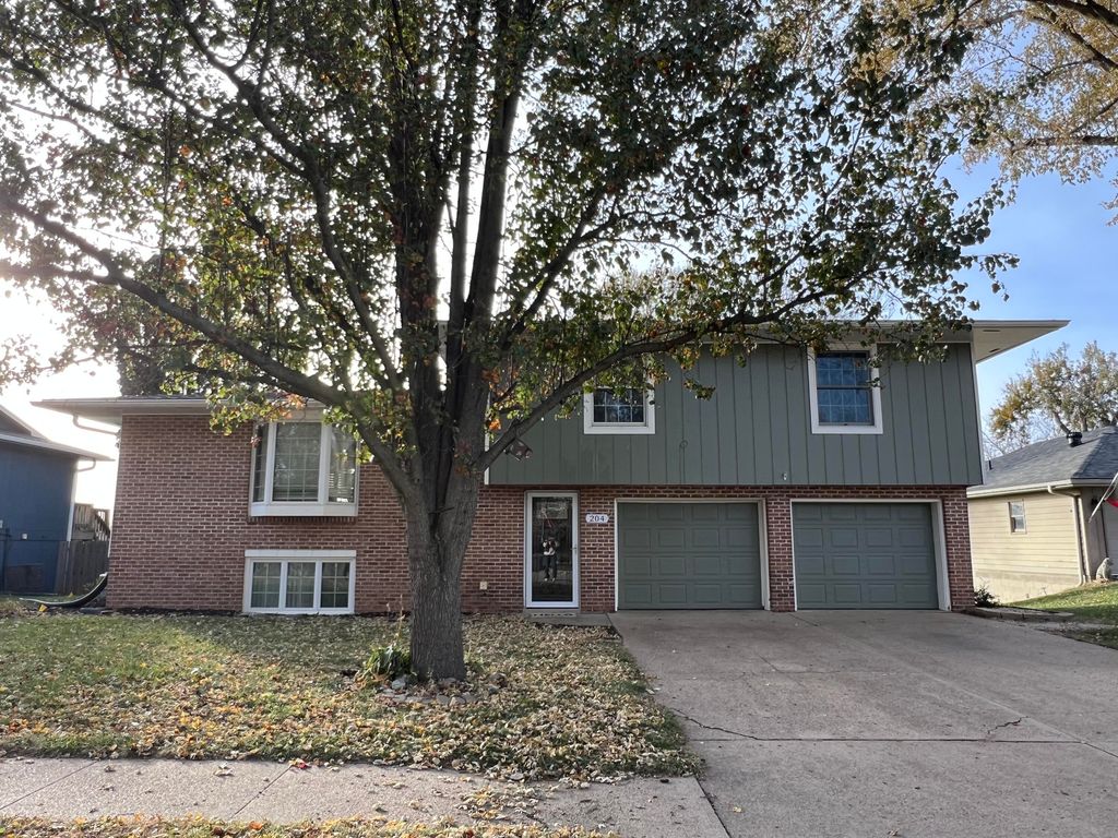 204 WILDWOOD Road, Council Bluffs, IA 51503