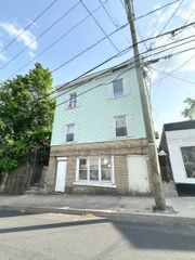 2 Springdale Avenue, Meriden, CT 06451
