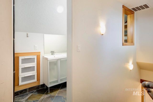 1112 N Whitewater Park Blvd, Boise, ID 83703