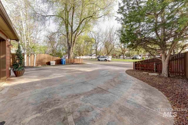 1112 N Whitewater Park Blvd, Boise, ID 83703