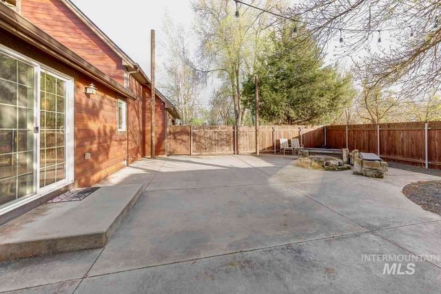 1112 N Whitewater Park Blvd, Boise, ID 83703