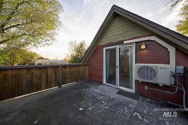 1112 N Whitewater Park Blvd, Boise, ID 83703