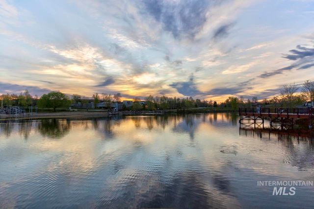 1112 N Whitewater Park Blvd, Boise, ID 83703