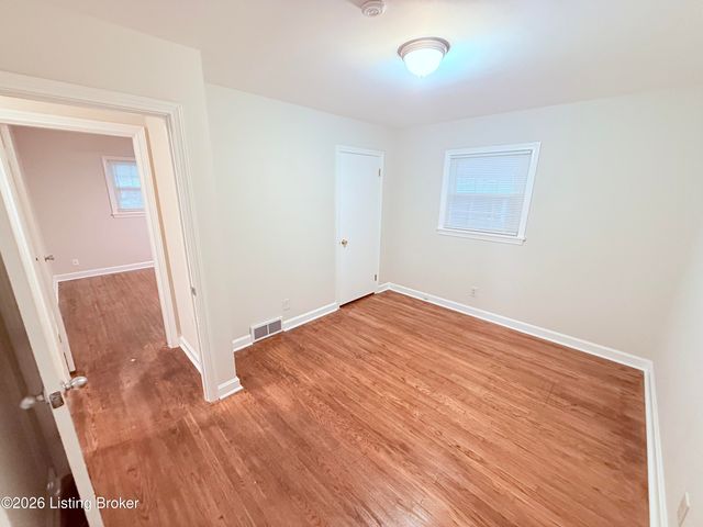 2323 Ecton Ln, Louisville, KY 40216