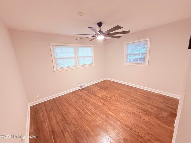 2323 Ecton Ln, Louisville, KY 40216