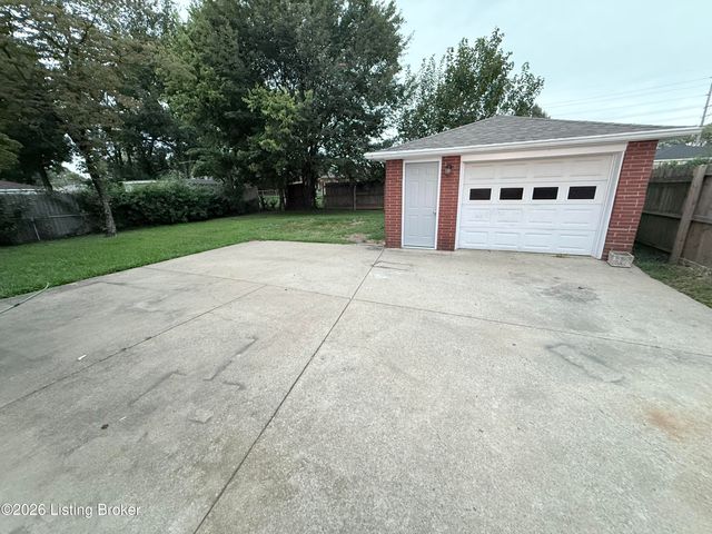 2323 Ecton Ln, Louisville, KY 40216