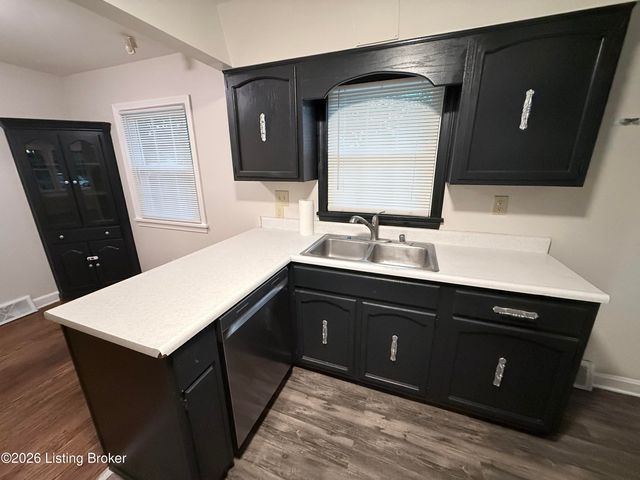 2323 Ecton Ln, Louisville, KY 40216
