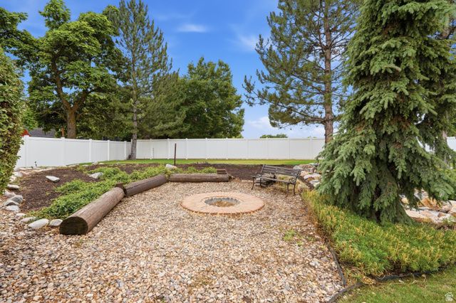 593 N FLINT ST, Kaysville, UT 84037