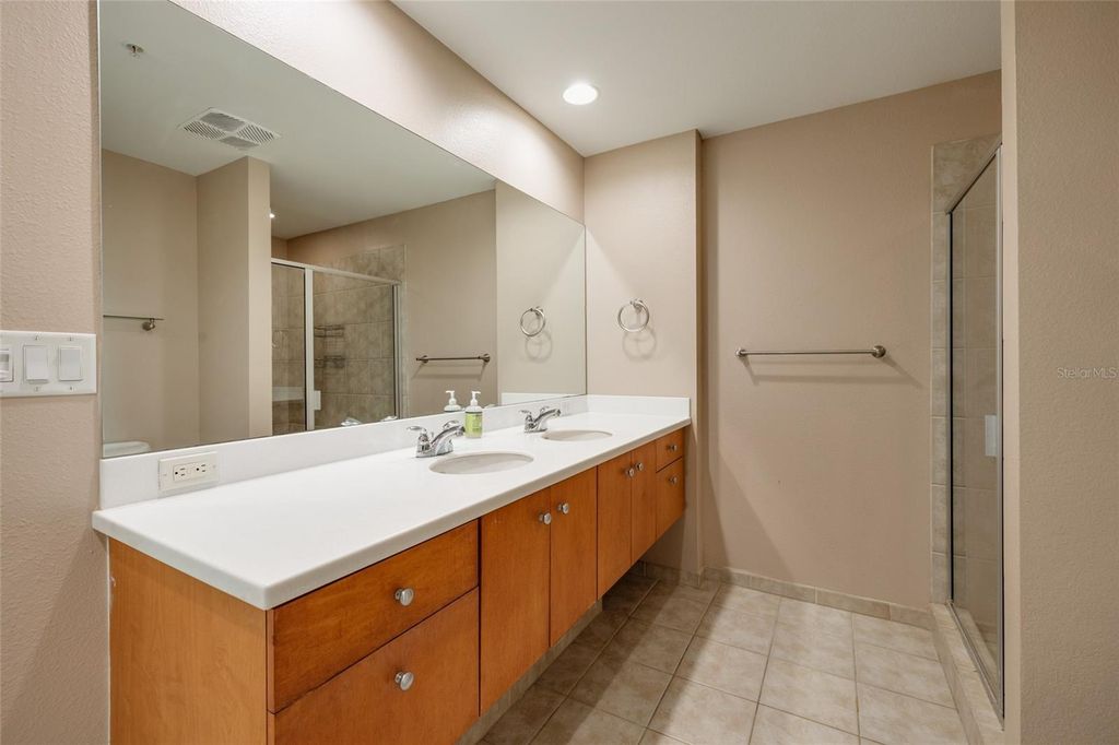 Image 16 of property listing at 1208 E KENNEDY BOULEVARD 416, Tampa, FL 33602