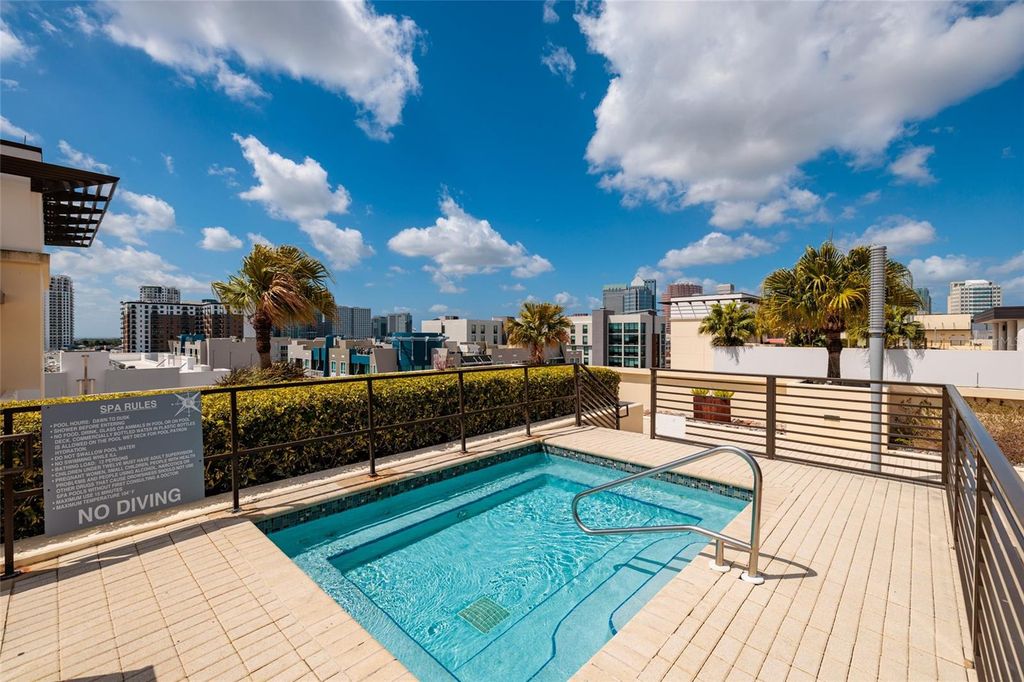 Image 25 of property listing at 1208 E KENNEDY BOULEVARD 416, Tampa, FL 33602