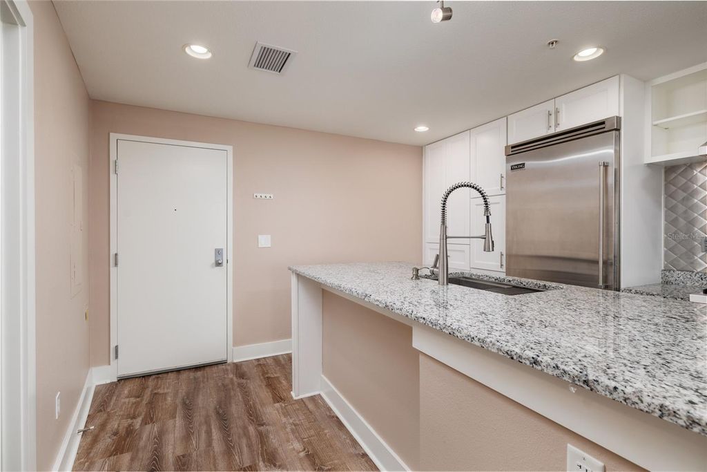 Image 5 of property listing at 1208 E KENNEDY BOULEVARD 416, Tampa, FL 33602