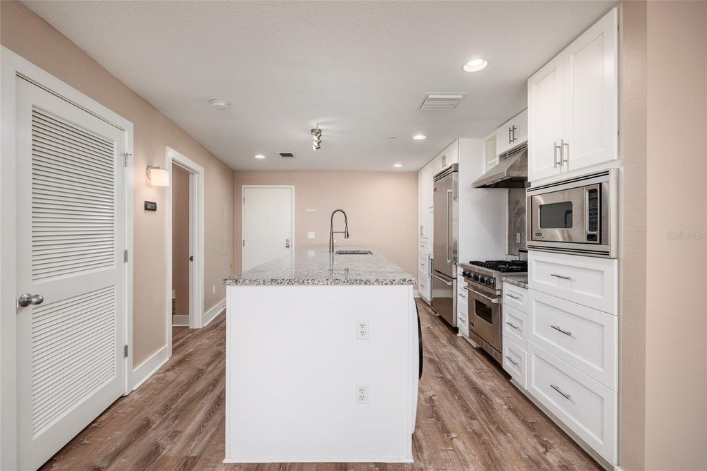 Image 6 of property listing at 1208 E KENNEDY BOULEVARD 416, Tampa, FL 33602