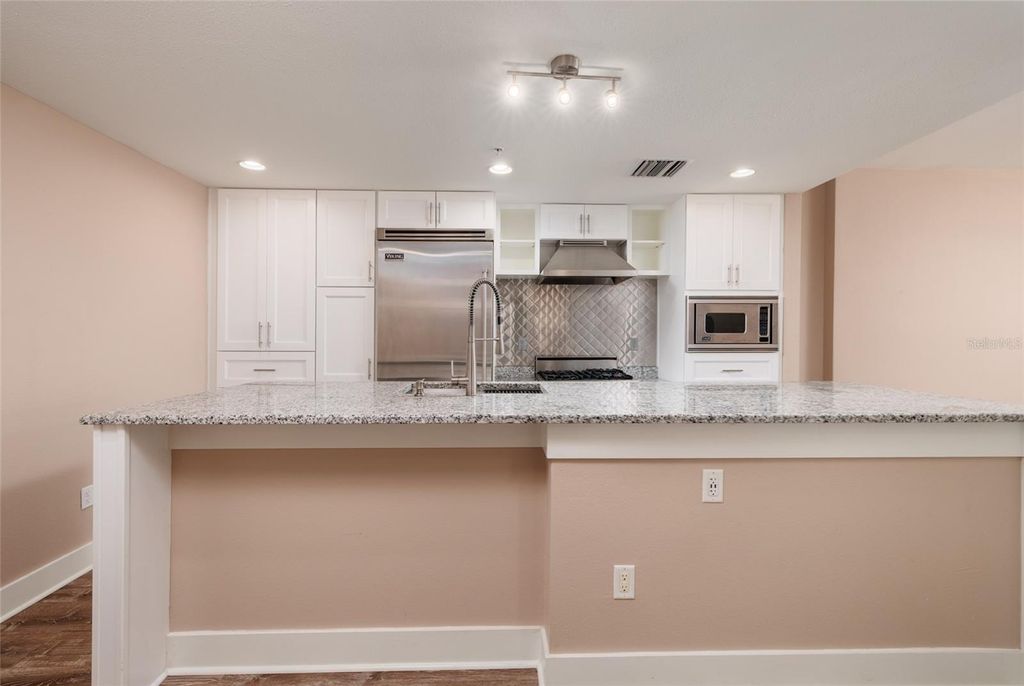 Image 7 of property listing at 1208 E KENNEDY BOULEVARD 416, Tampa, FL 33602