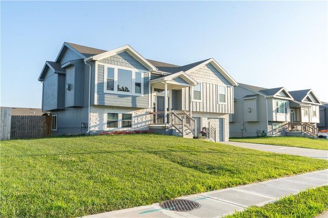 1913 Eagle Drive, Harrisonville, MO 64701