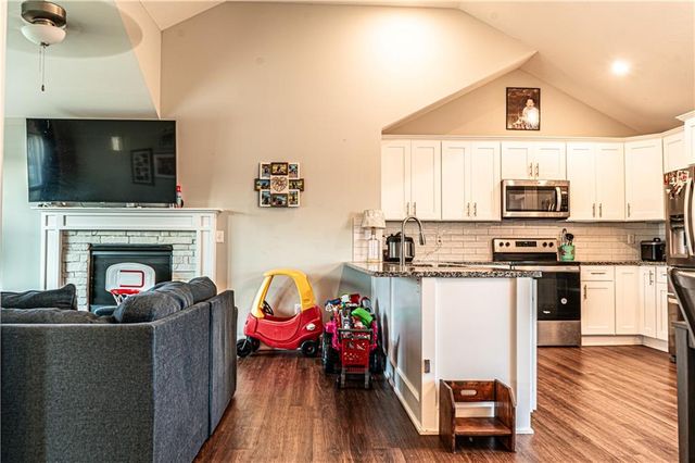1913 Eagle Drive, Harrisonville, MO 64701