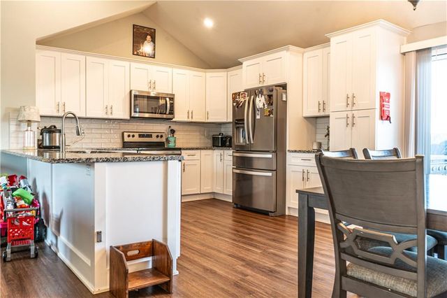 1913 Eagle Drive, Harrisonville, MO 64701