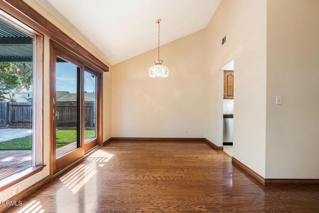 Image 10 of property listing at 1180 Bogota Court, Oxnard, CA 93035