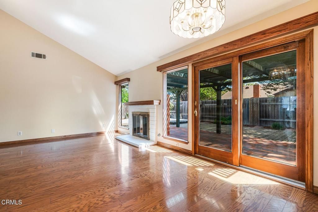 Image 11 of property listing at 1180 Bogota Court, Oxnard, CA 93035