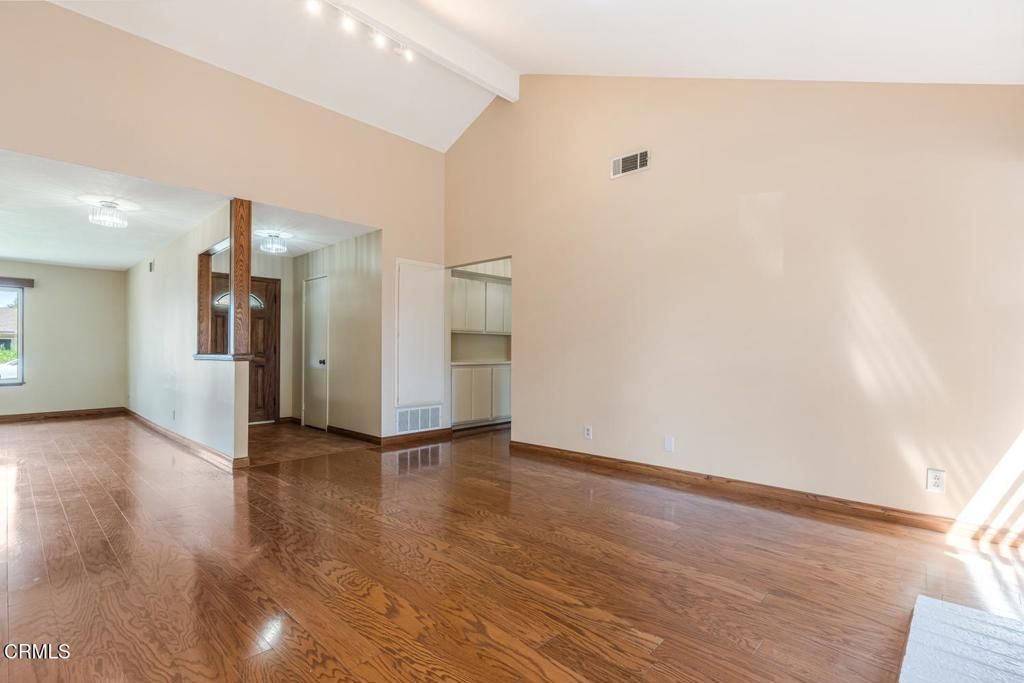 Image 12 of property listing at 1180 Bogota Court, Oxnard, CA 93035