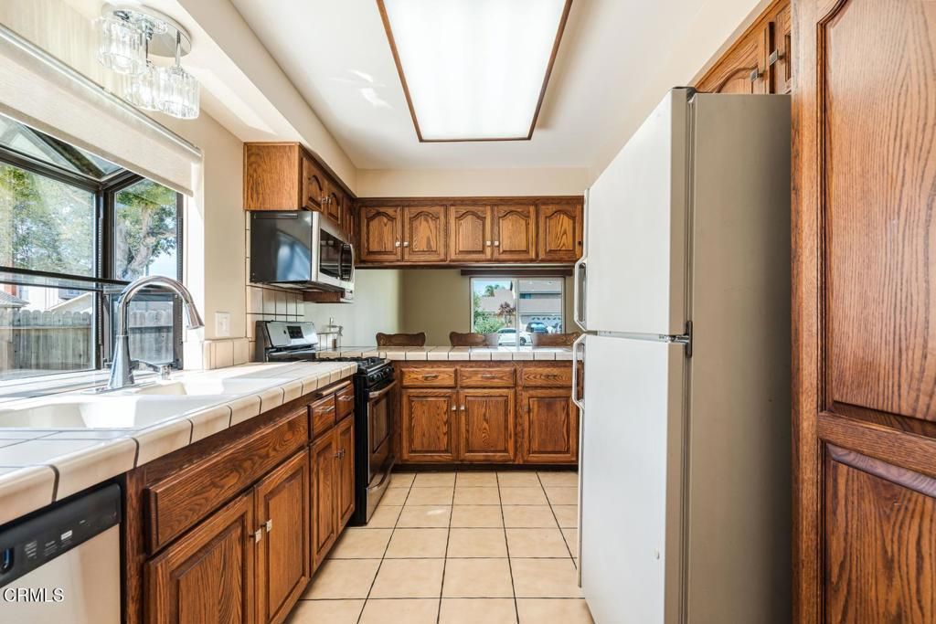 Image 18 of property listing at 1180 Bogota Court, Oxnard, CA 93035