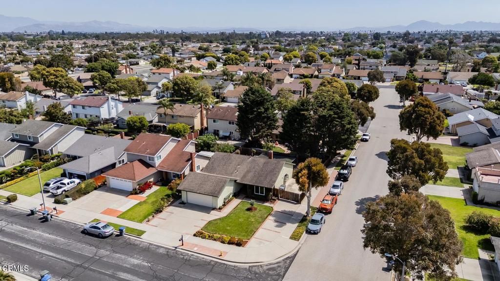 Image 2 of property listing at 1180 Bogota Court, Oxnard, CA 93035