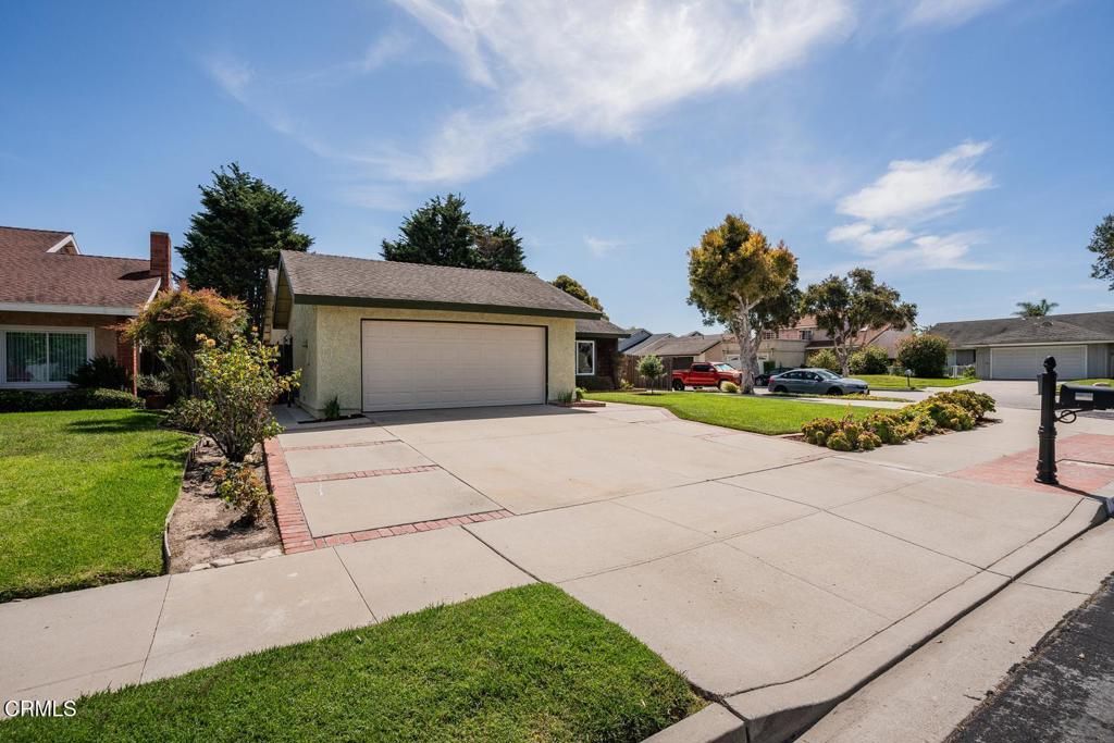 Image 3 of property listing at 1180 Bogota Court, Oxnard, CA 93035