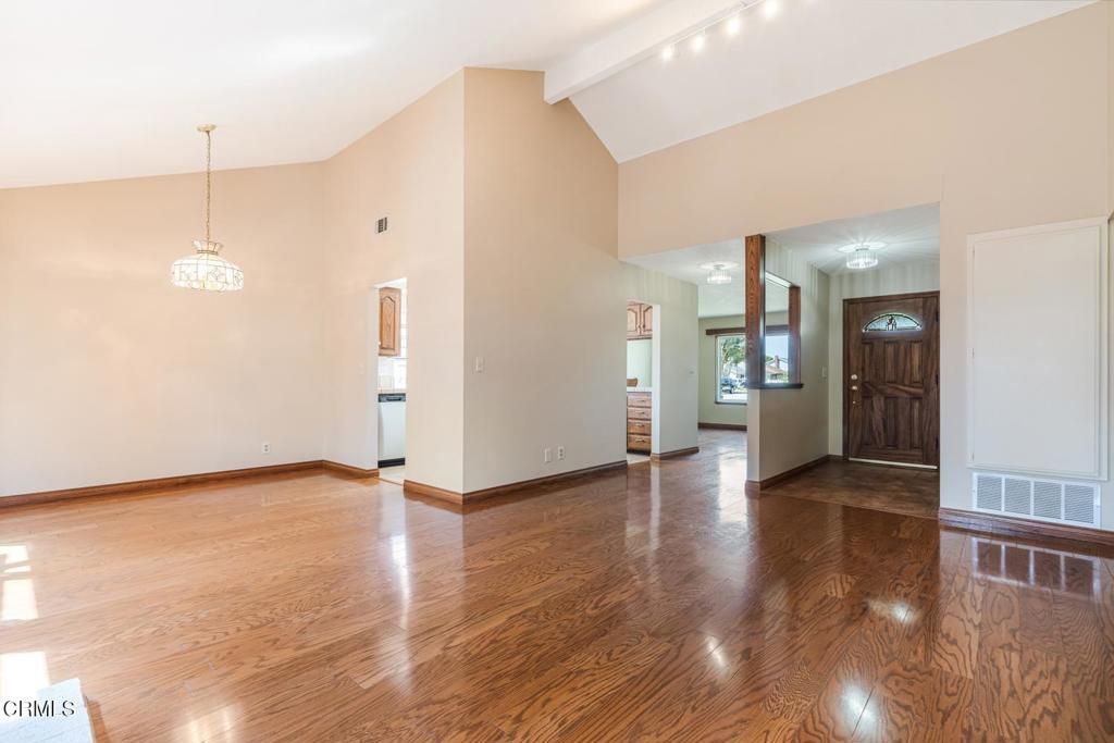 Image 9 of property listing at 1180 Bogota Court, Oxnard, CA 93035
