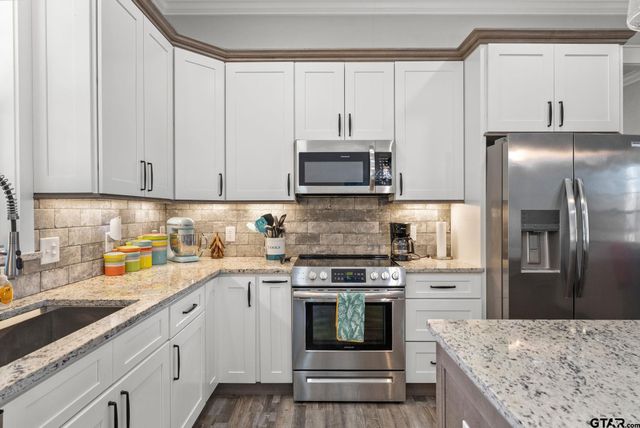 323 Eastdale Lane, Bullard, TX 75757