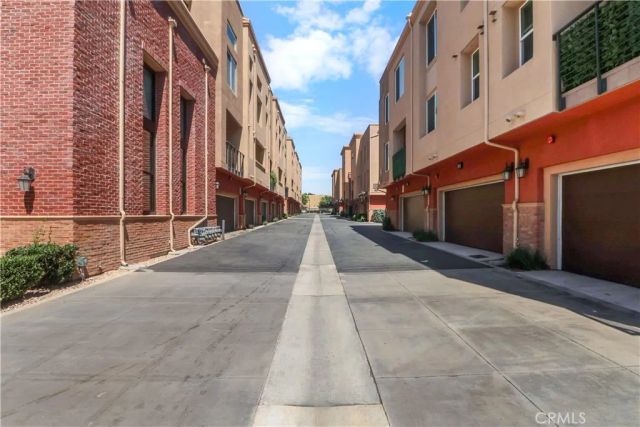 422 W Route 66 28, Glendora, CA 91740
