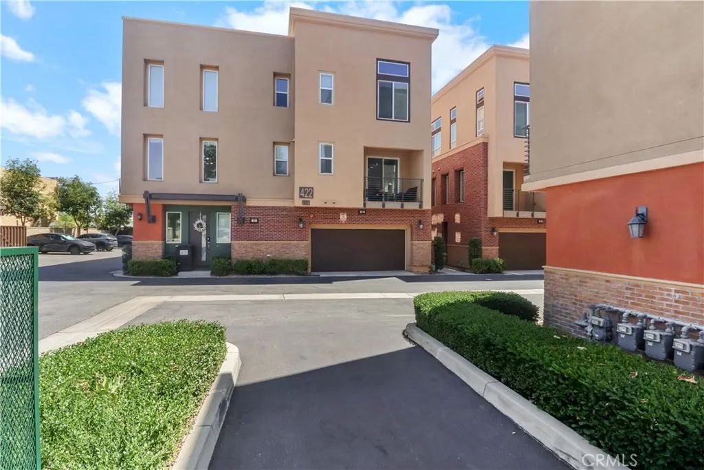 422 W Route 66 28, Glendora, CA 91740