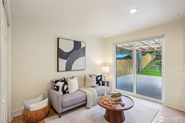 20230 1st Place S, Des Moines, WA 98198