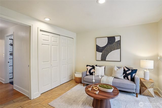 20230 1st Place S, Des Moines, WA 98198