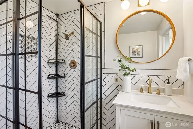 20230 1st Place S, Des Moines, WA 98198