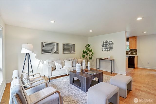 20230 1st Place S, Des Moines, WA 98198